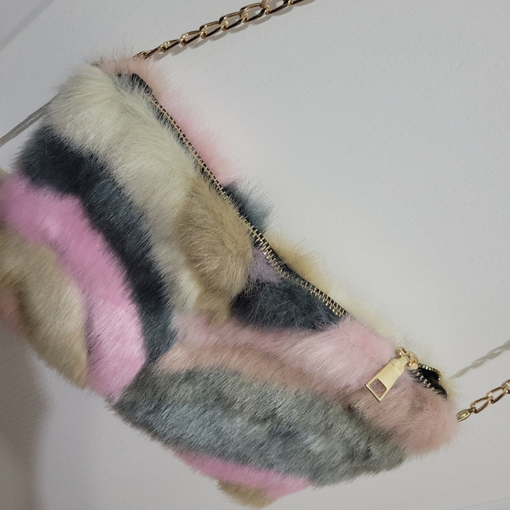 Very Pretty Purse - Picture 4 of 4